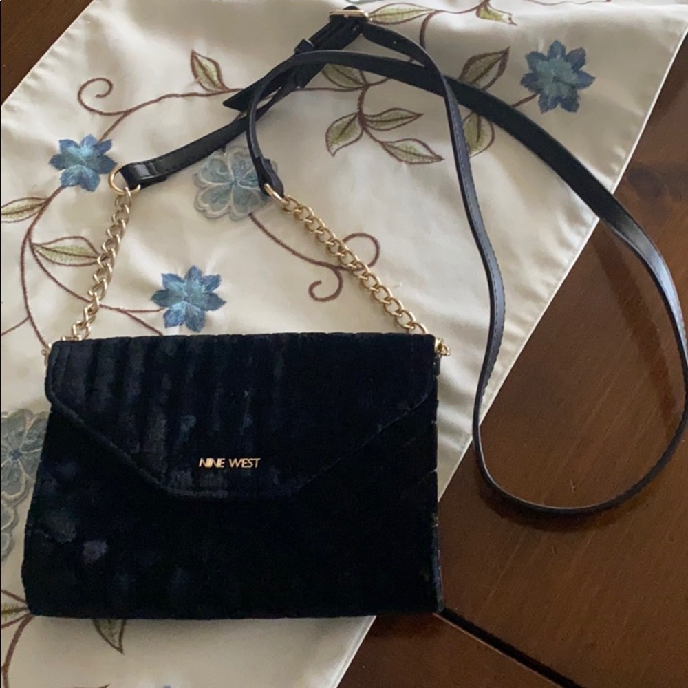 Black velvet evening bag Nine West